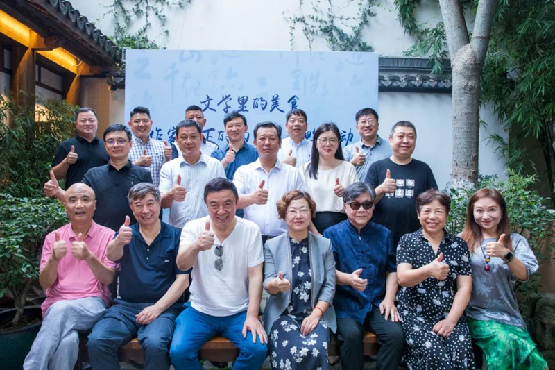 作家筆下的南京鹽水鴨開寫，桂花鴨應(yīng)邀出席