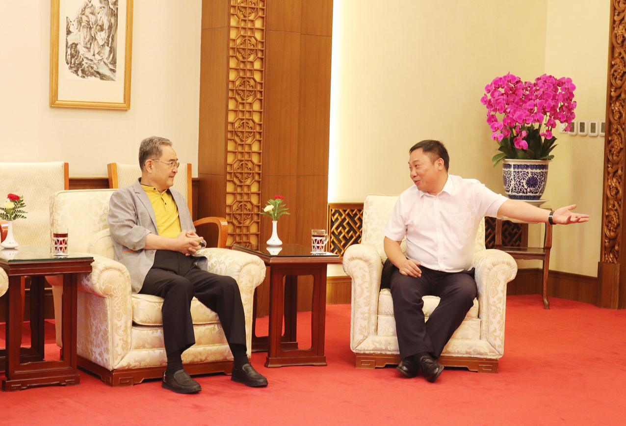 全國政協(xié)第十一屆常委、江蘇省原省長(zhǎng)季允石接見南京鴨業(yè)協(xié)會(huì)北京考察團(tuán)